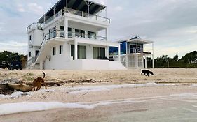Villas Secreta Beachfront Resort